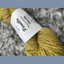 Pernilla, plantefarvet