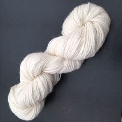 Vilja (tidl. Indiecita), alpaka i fed