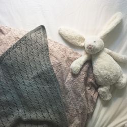 Garnpakke+opskrift: Babytppe Kalle