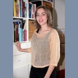 Strikkekit: Sommerbluse med dybt V (kort model)